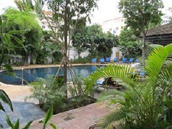 Holiday Hotel Phnom Penh Extérieur photo